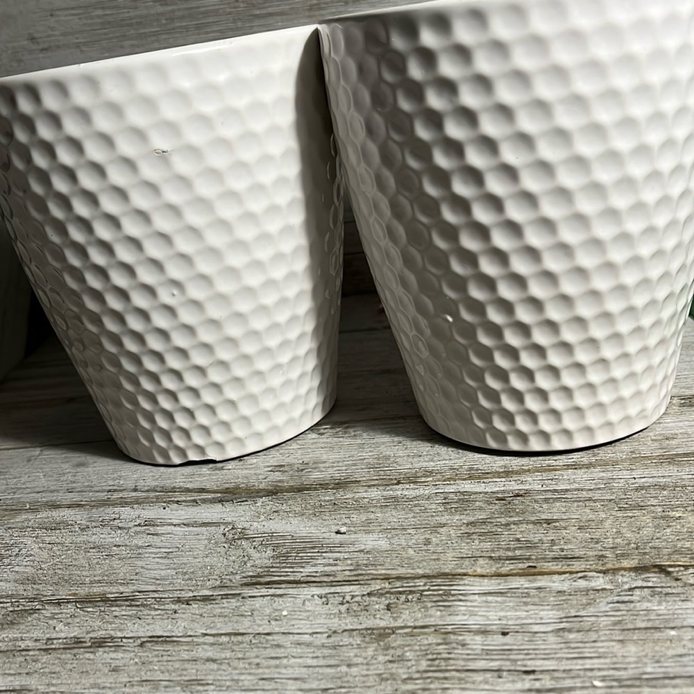 Made from ceramic with mosaic style indents in a matte finish